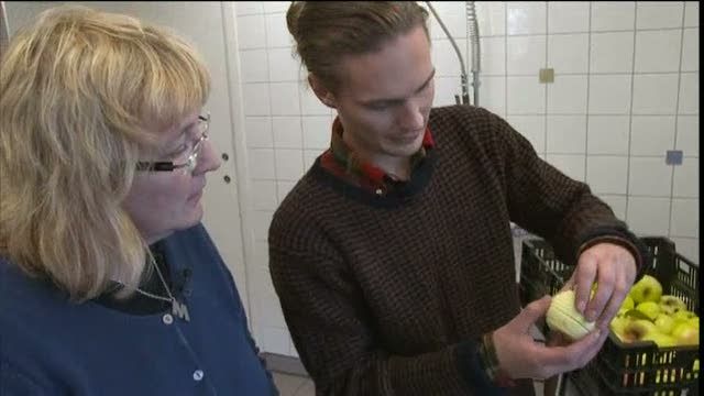 Filip Fasten visar hur man gör egen marmelad