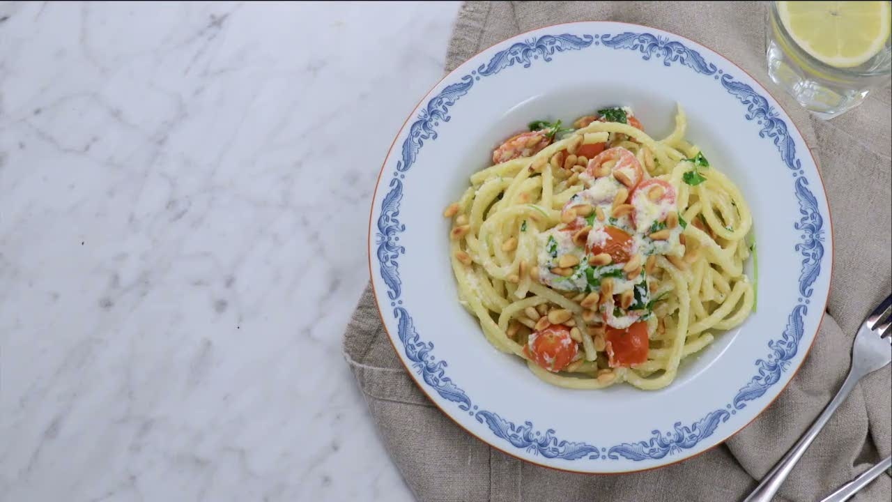 Kökets middag: Pasta ricotta med tomat, vitlök och örter