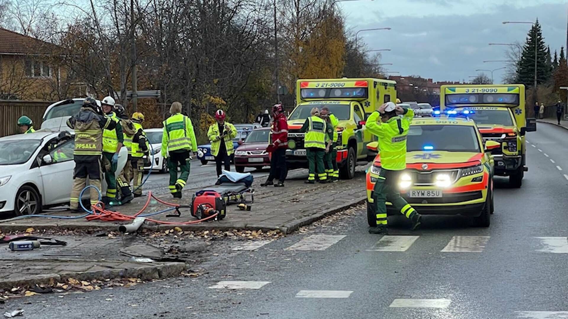 Buss I Krock Med Flera Bilar I Uppsala