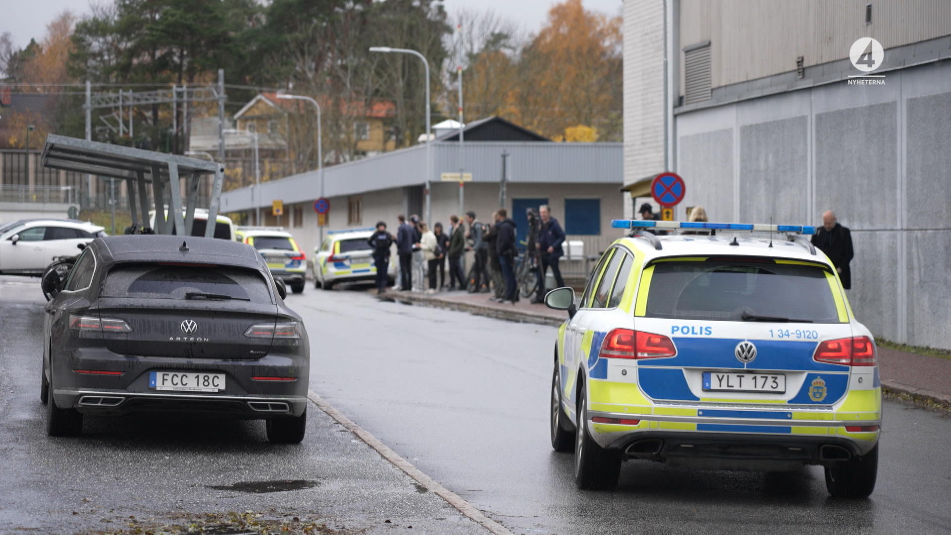 Två maskerade personer trängde sig in i skola - Bar på skyddsväst -  Telgenytt