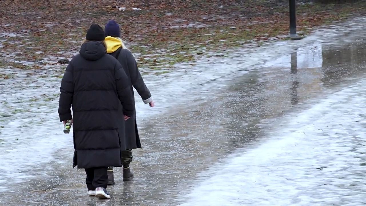 Många äldre isolerade i halkan