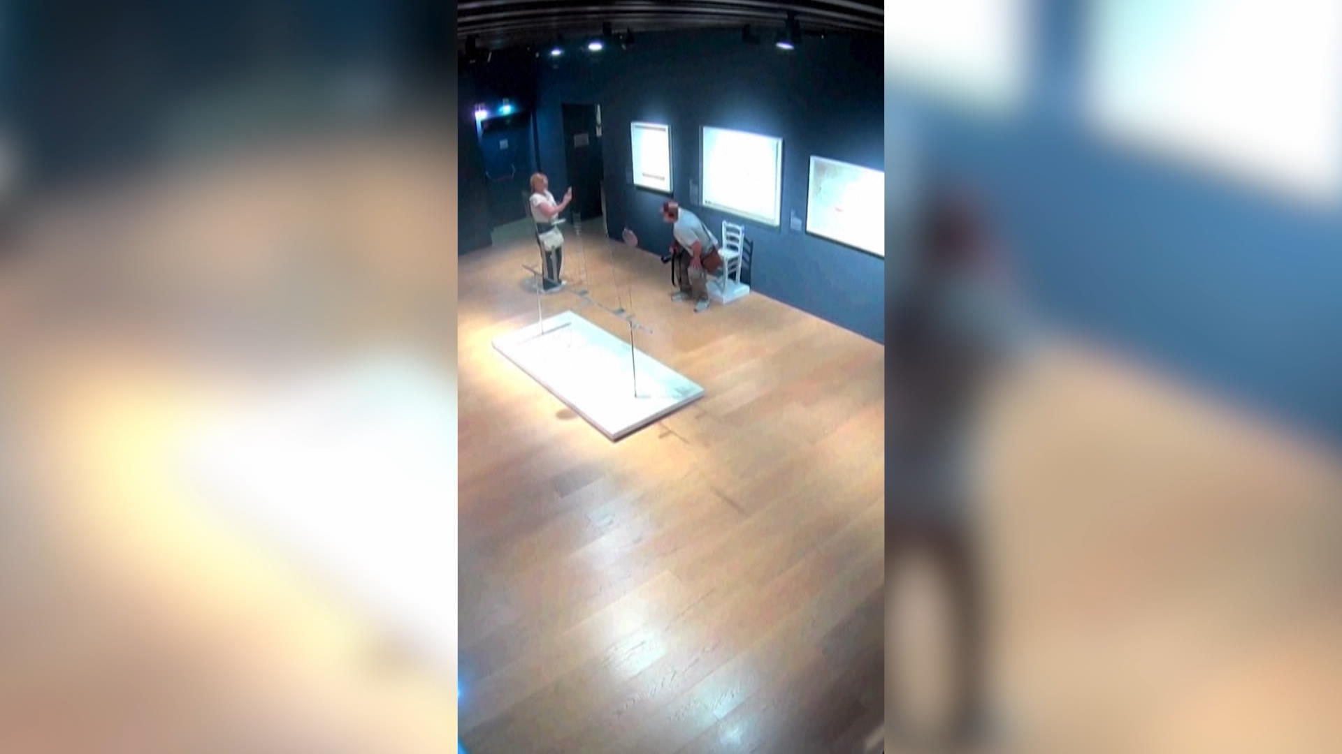 Så här förstörde ett par Van Gogh-stolen på museet – Ingen pr-trick bakom händelsen!