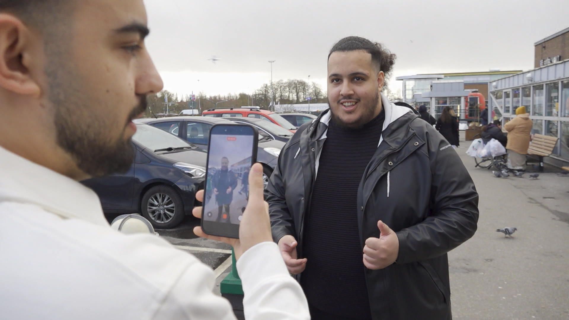 De värnar om Rosengårdssvenskan: ”Kallar mig själv en kameleont”