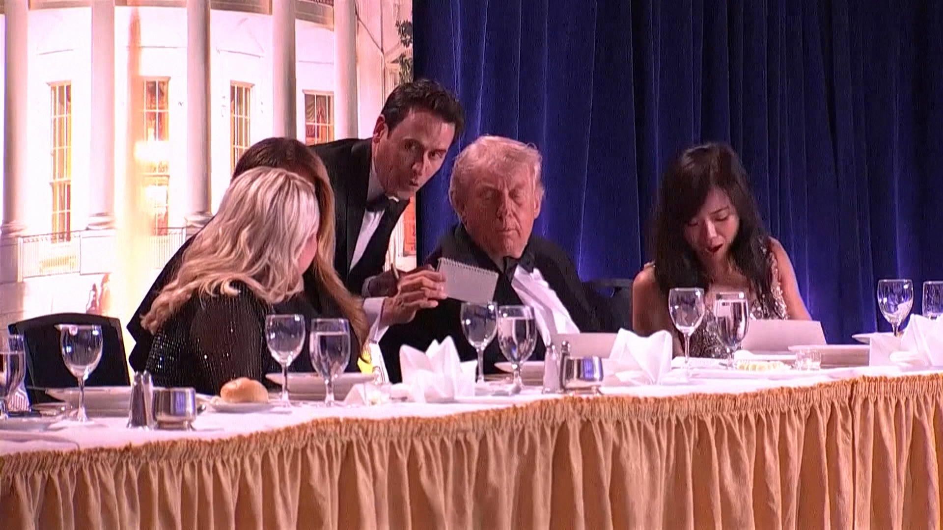 Här evakueras Trump – efter skottlossningen